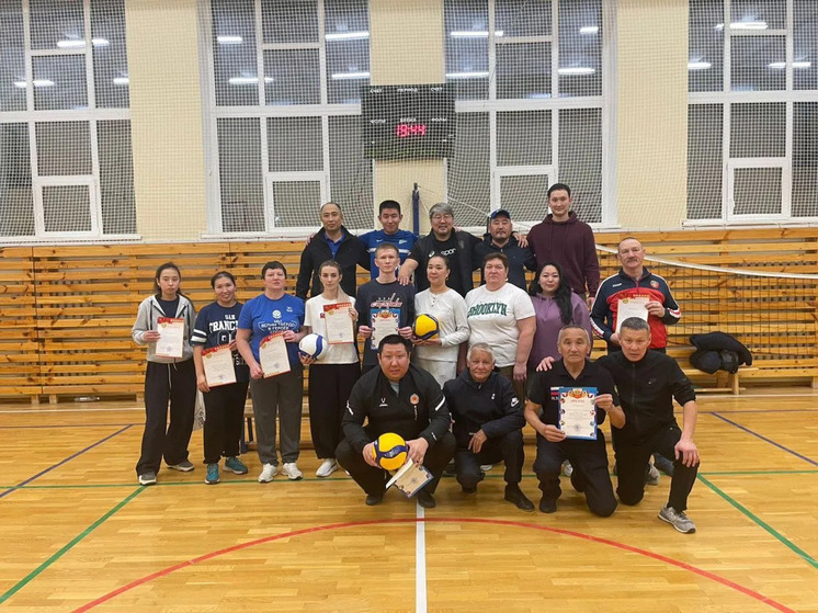 В Целинном районе Калмыкии состоялся праздничный турнир по волейболу