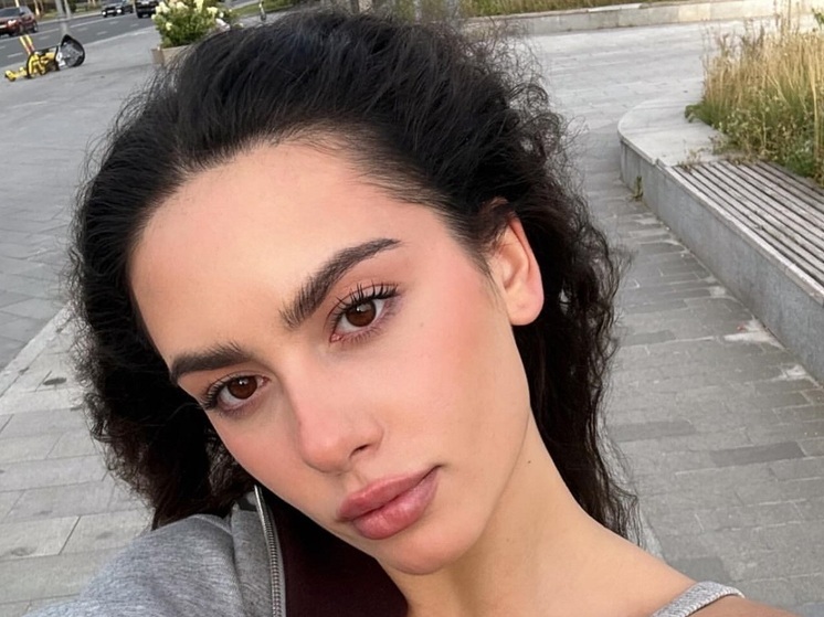 Художественная гимнастка Лала Крамаренко продемонстрировала харизматичность, пластичность и музыкальность, станцевав горячий танец. 21-летняя спортсменка неравнодушна к латиноамериканской музыке.