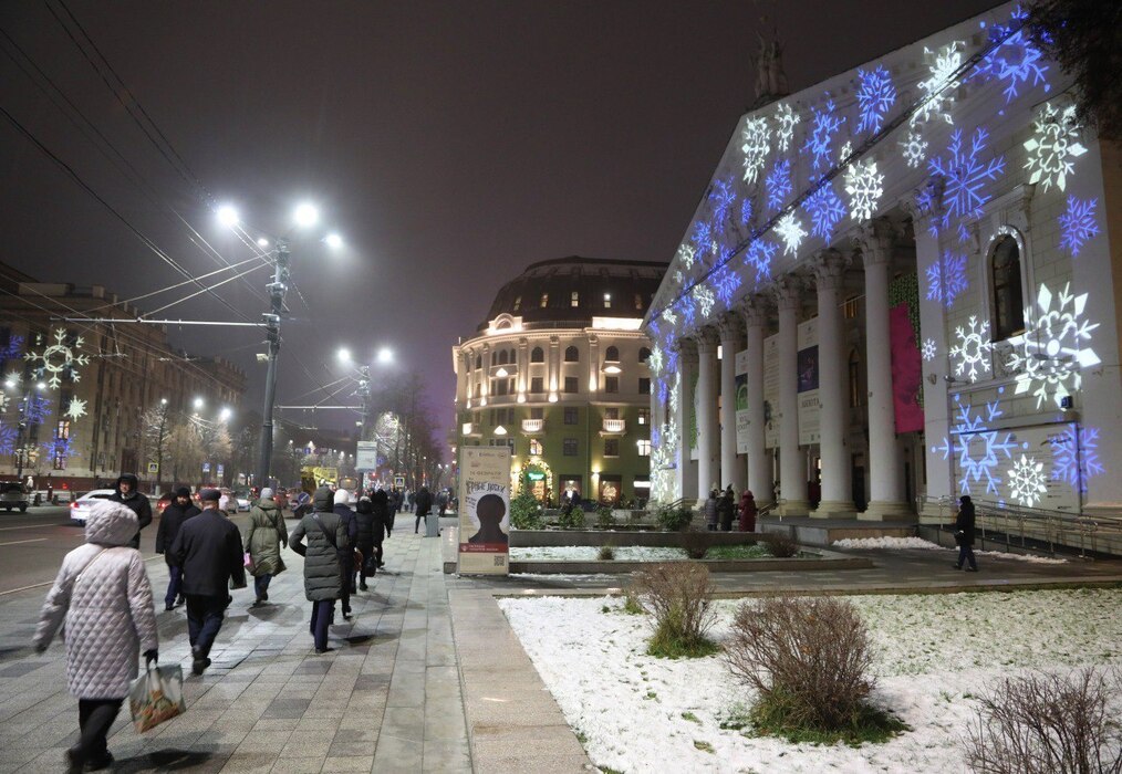 Мэр Воронежа показал город в новогодней подсветке