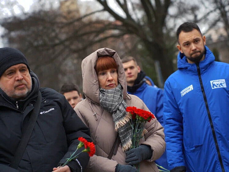 Молодогвардейцы в Донецке почтили память погибших журналистов