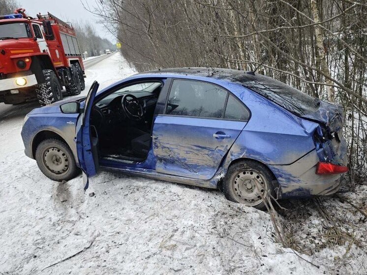 На Южном шоссе во Всеволожске две легковушки не поделили дорогу