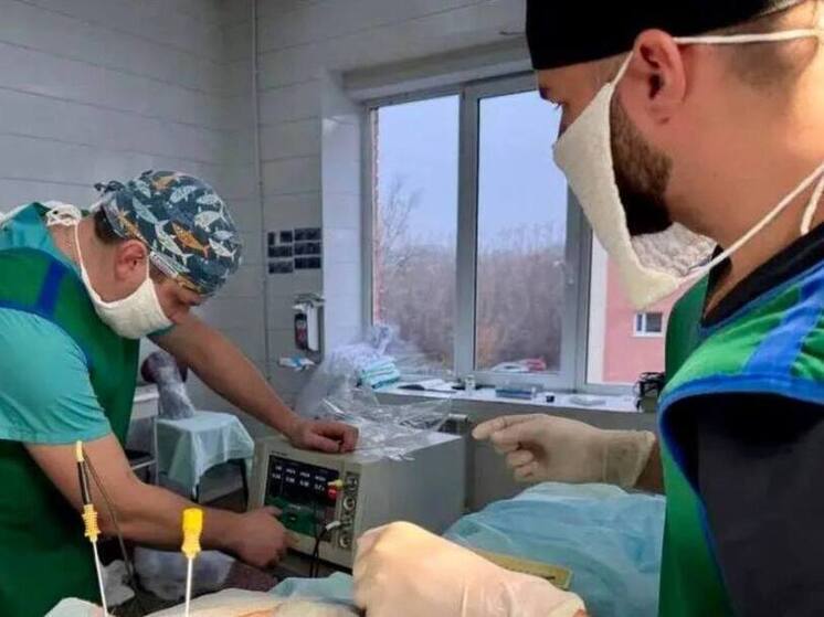 Пензенские хирурги впервые провели малотравматичные операции для пациентов с болью в спине и колене