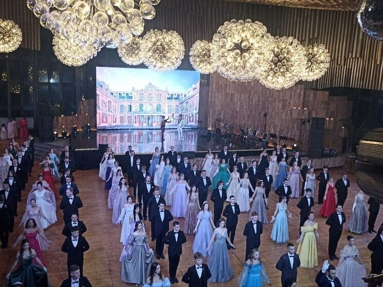 В ноябре в Ялте прошёл традиционный студенческий III Бал «Молодость», который состоялся в «Хрустальном» зале «Ялта-Интурист». Мероприятие – символ молодости во всей ее красоте, смелости и искренности, объединяющий ярких, смелых, талантливых молодых людей.