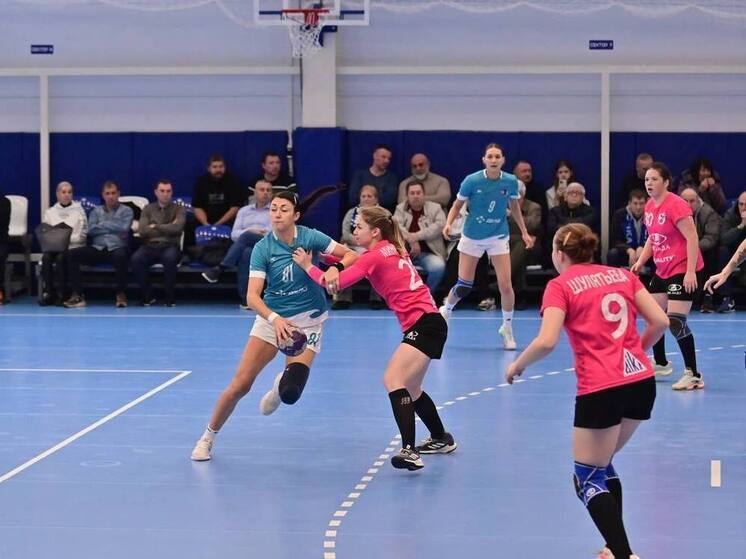Новороссийские гандболистки разгромили соперниц из Ижевска в последнем домашнем матче