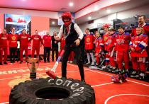 Сверхубедительной и яркой победой российской ледовой дружины над командой Казахстана (9:0) завершился международный турнир среди трех сборных в Новосибирске