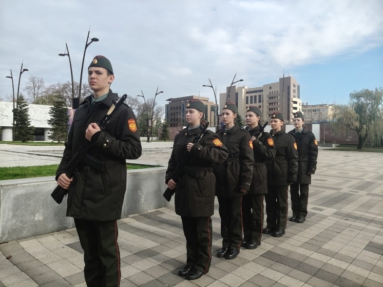 Студенты Краснодарского кооперативного института заступили на Вахту памяти у Вечного огня