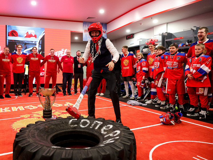 Сверхубедительной и яркой победой российской ледовой дружины над командой Казахстана (9:0) завершился международный турнир среди трех сборных в Новосибирске