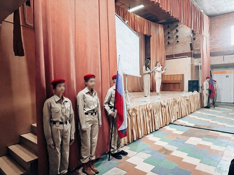 В гимназию Донецка доставили учебники и технику при помощи депутата ЗСК Горюханова