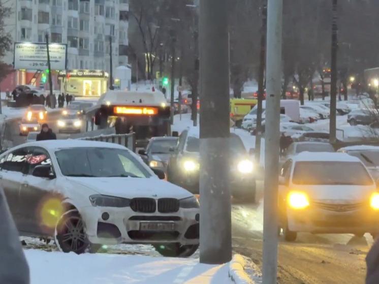 Симаков поручил наказать ответственных за ДТП на Воровского в Кирове