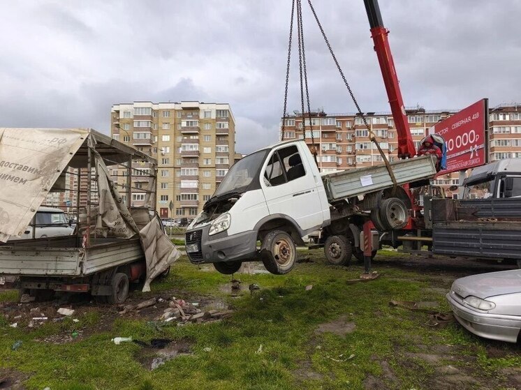 В Прикубанском округе Краснодара освободили улицы от заброшенных «Газелей»