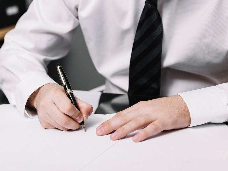 Чиновника уволили в Омской области за незаконное совмещение