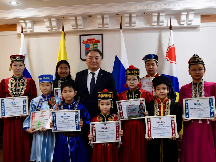 В Элисте наградили участников конкурса благопожеланий