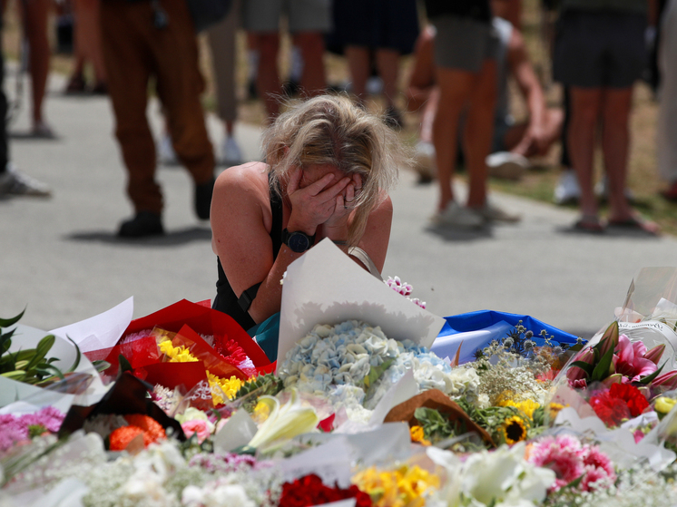 Мужчине, который обезвредил террориста в Сиднее, отправили миллион долларов