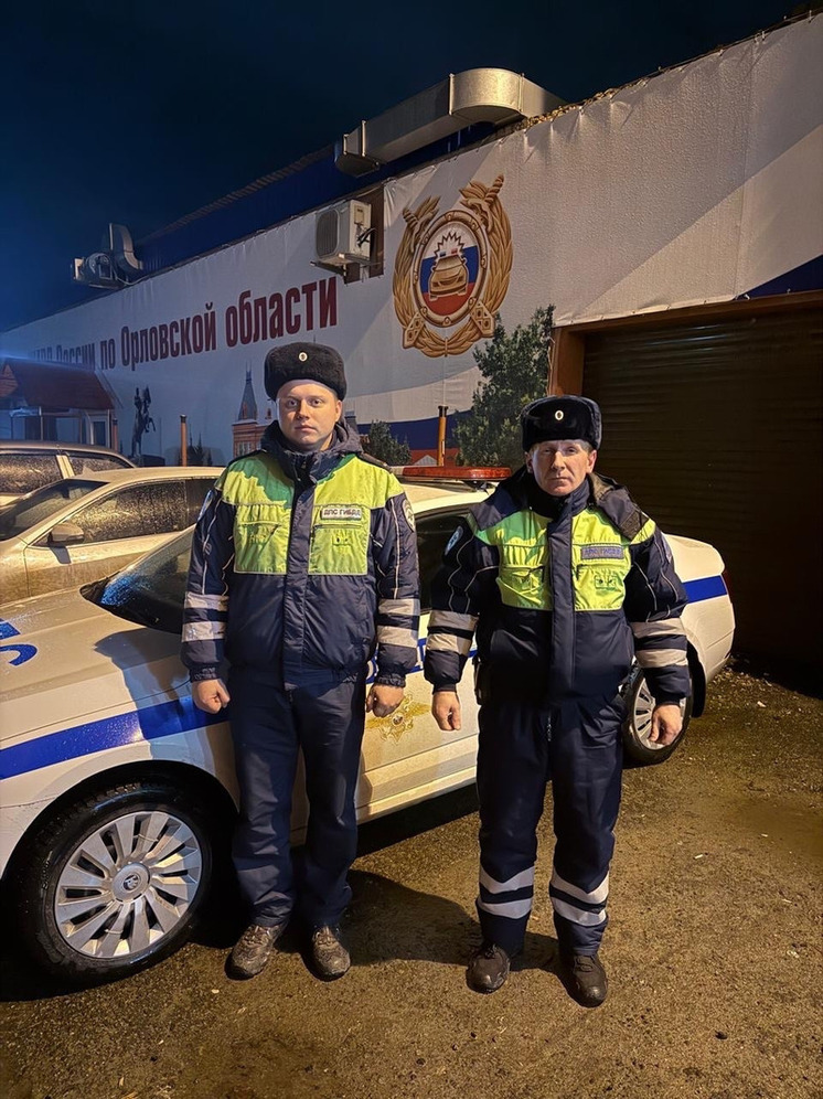 Орловские инспекторы ГАИ помогли экстренно доставить ребенка в больницу