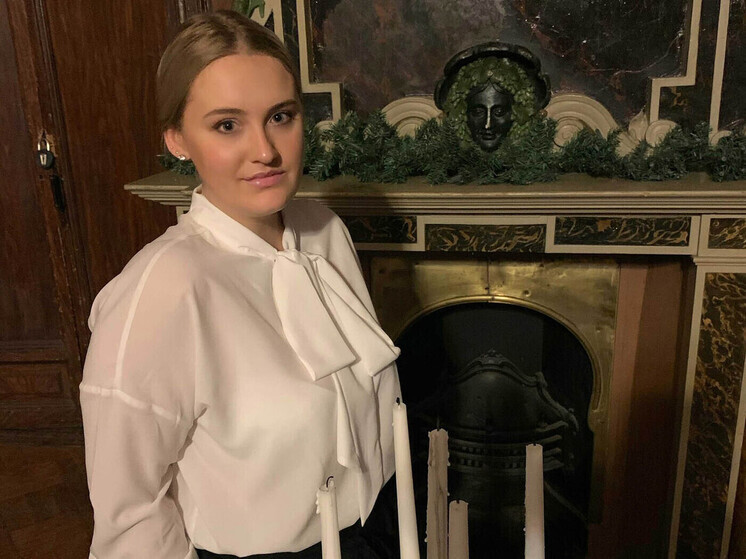 В одной из школ Санкт-Петербурга в понедельник утром ученик 9-го класса напал с ножом на молодую учительницу математики после того, как не смог улучшить оценку за проверочную работу