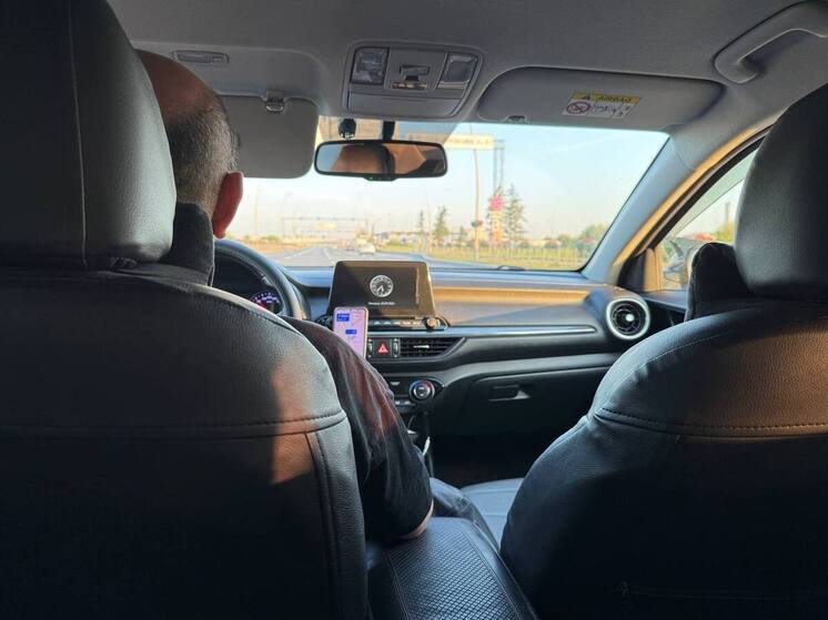 Еженедельно услугами такси пользуются более 4,5 млн петербуржцев