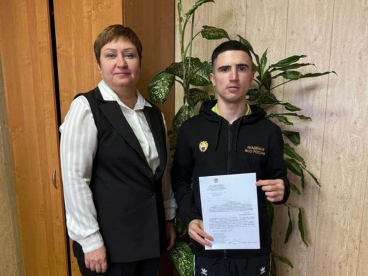 В Орловской области еще одному сироте вручили сертификат на жилье