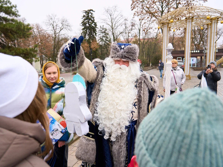 Главный Дед Мороз Черноземья доставил в Донбасс «Ёлку дружбы» и подарки от воронежцев