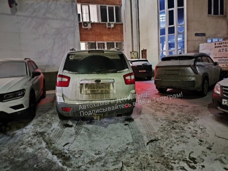"Гений парковки" заблокировал на полдня несколько машин в центре Тулы