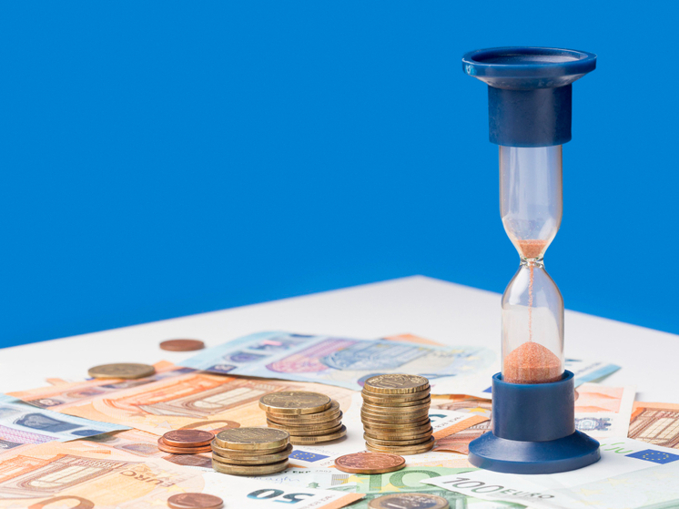 Судебные приставы рассказали, как тамбовчанам встретить Новый год без ограничений