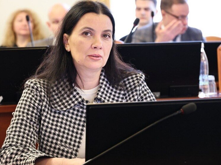 Гриневич предлагает оказывать бесплатную юрпомощь медикам и педагогам