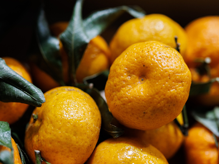 Врачи предупреждают об опасности, которую несут мандарины