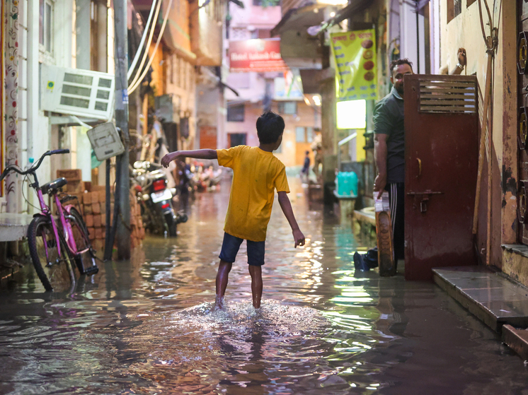 30-летняя россиянка погибла при наводнении на Бали, ее смыло под мост с мотоциклом