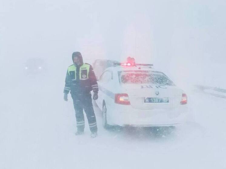 На севере Сахалина из-за сильной метели перекрыта трасса Южно-Сахалинск — Оха