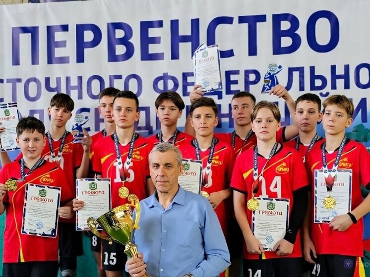 «Орбита» из Лесозаводска выиграла первенство ДФО по волейболу, не проиграв ни сета