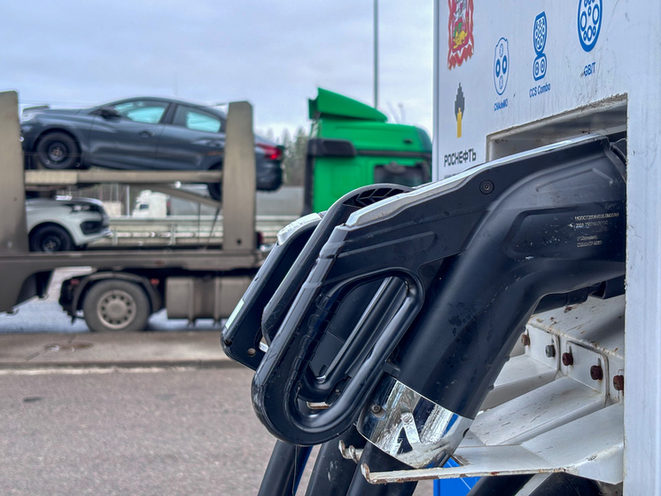 Запрет на экспорт бензина продлят до весны 2026 года