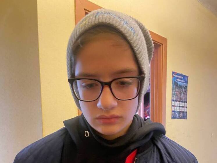 Подросток в синем комбинезоне и очках пропал в Южно-Сахалинске