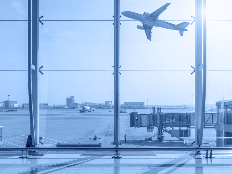 Роспотребнадзор встал на сторону авиакомпании в споре с красноярцем, который проспал свой рейс в Москву