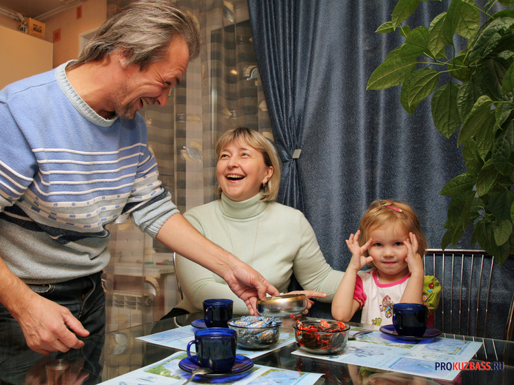 В Кузбассе многодетные родители получат прибавку к стажу