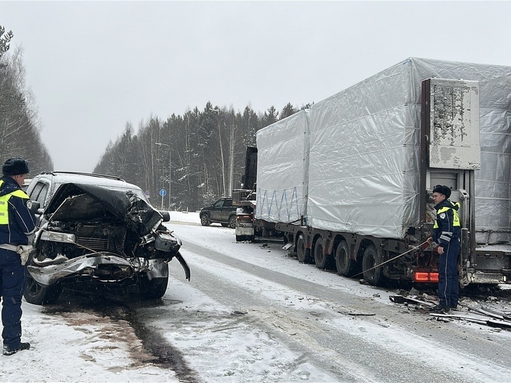 12-летняя девочка пострадала в ДТП с грузовиком на свердловской дороге