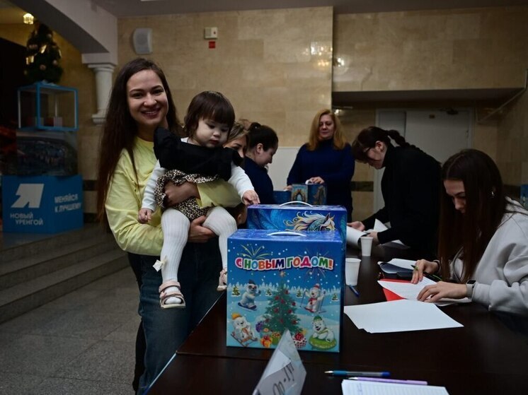 Елки главы города проходят для юных новоуренгойцев