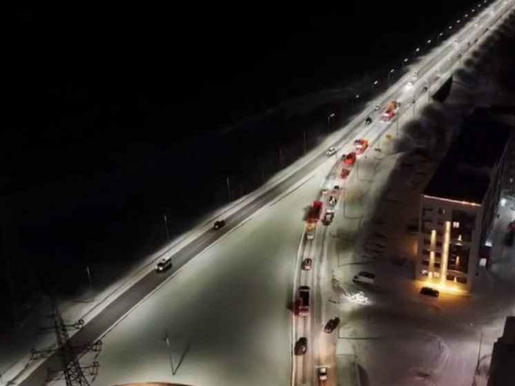 Коммунальщики и дорожники вышли на усиленную уборку снега в Новом Уренгое