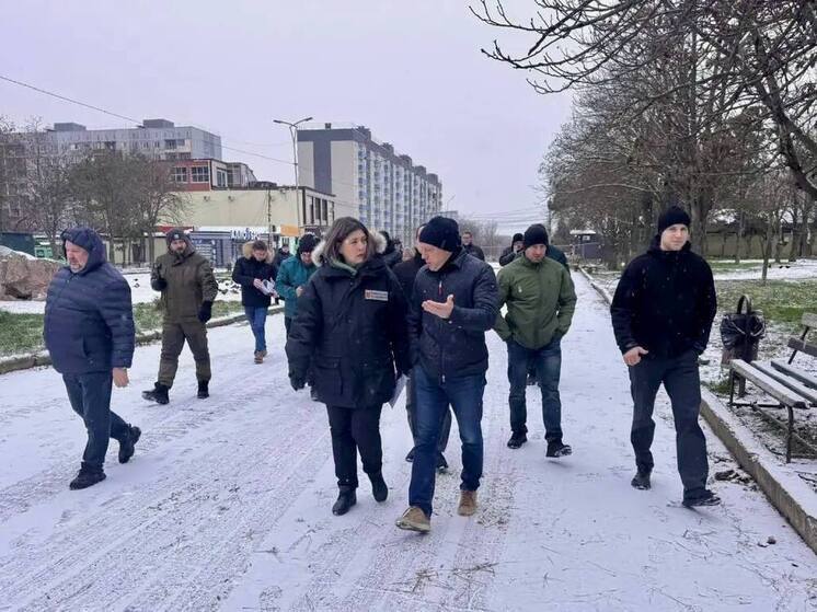 Тульские специалисты начали благоустройство сквера Победы в Мариуполе