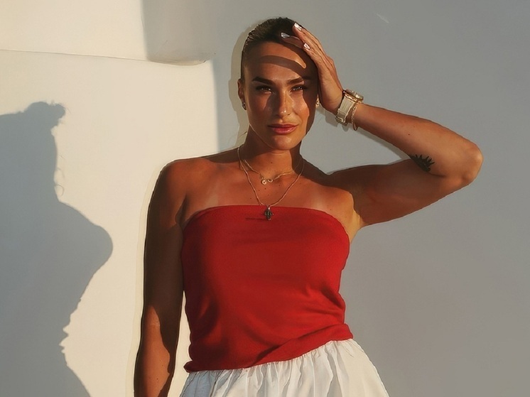 Арина Соболенко признана лучшей теннисисткой мира по версии WTA второй год подряд. В 2025 году она сохранила первую строчку рейтинга, выиграла US Open, дошла до финалов Australian Open и Roland Garros, полуфинала Уимблдона, всего одержала 63 победы и завоевала 4 титула. Её призовые составили рекордные 15 008 519 долларов. Аманда Анисимова — «Наибольший прогресс», Катерина Синякова и Тейлор Таунсенд — лучшая пара года.