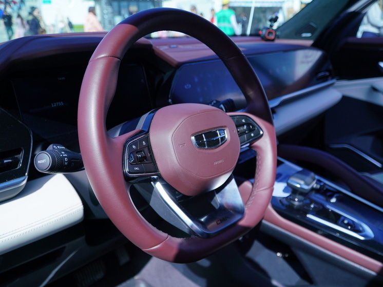 Новосибирцам с производственными травмами вручили 16 автомобилей