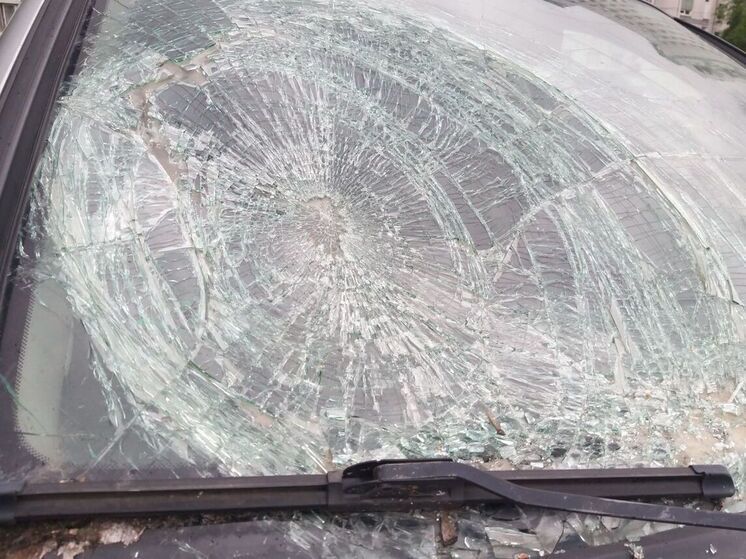 Водитель «Лады» не справился с железным конем и сбил женщину в Боровичах