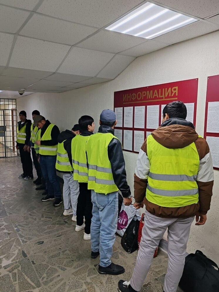 Судебные приставы Перми принудительно отправили на родину 18 мигрантов