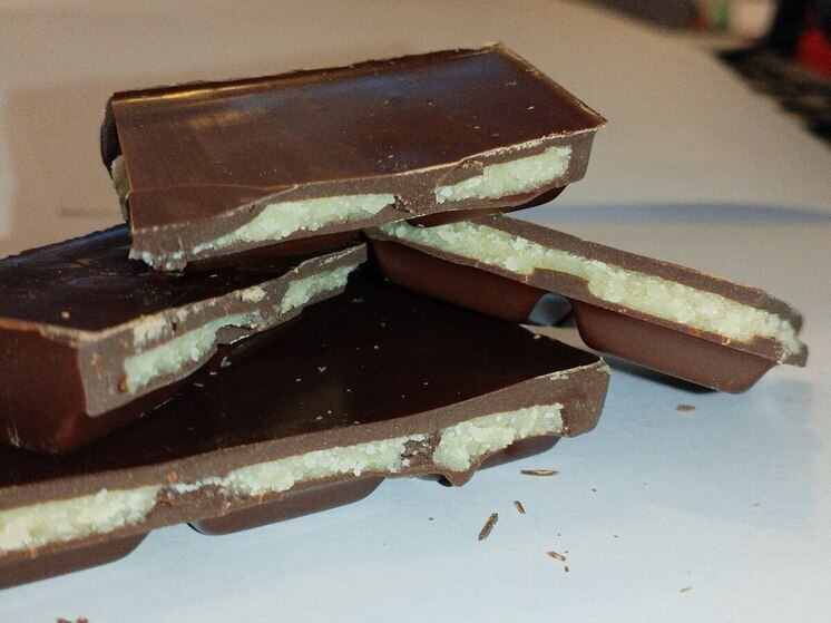 Вор-сладкоежка попал под статью за кражу шоколада и кофе из магазина в Боровичах