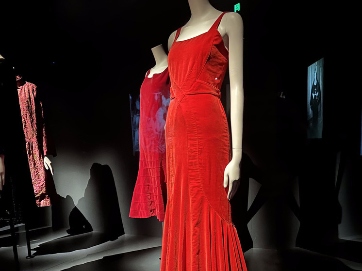 Стилист Прокопенко рассказала о главных цветах наступающего года