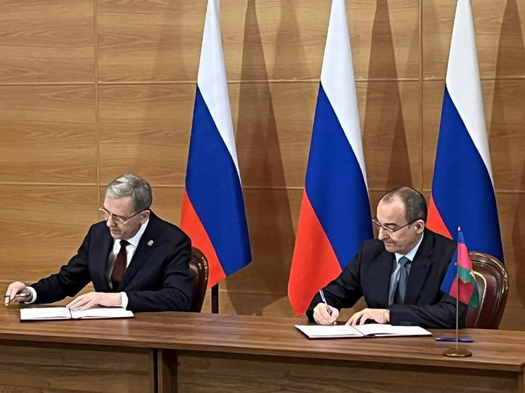 Юрий Бурлачко подписал соглашения о межпарламентском сотрудничестве с законодателями Омской области и Сахалина