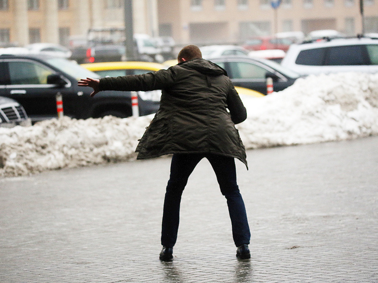 Мокрый снег с ледяными дождями принесет оттепель в столичный регион