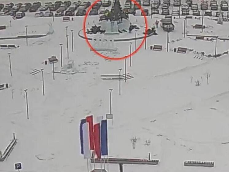 В Сургуте исчезла новогодняя ёлка с площади Советов