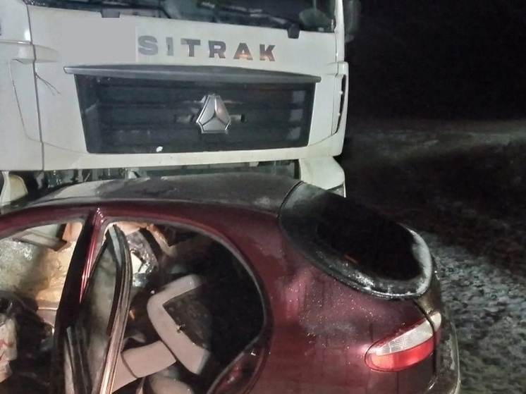 В Курской области водитель «Шевроле» пострадал при столкновении с грузовиком