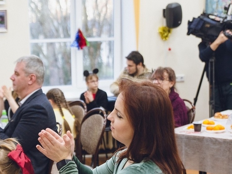 Ургант прочитал свои стихи на семейных чтениях «Живая классика» в Великом Новгороде