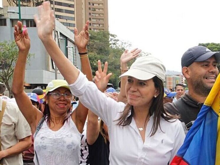 Лидер венесуэльской оппозиции Мария Корина Мачадо получила перелом позвонка по пути в Норвегию