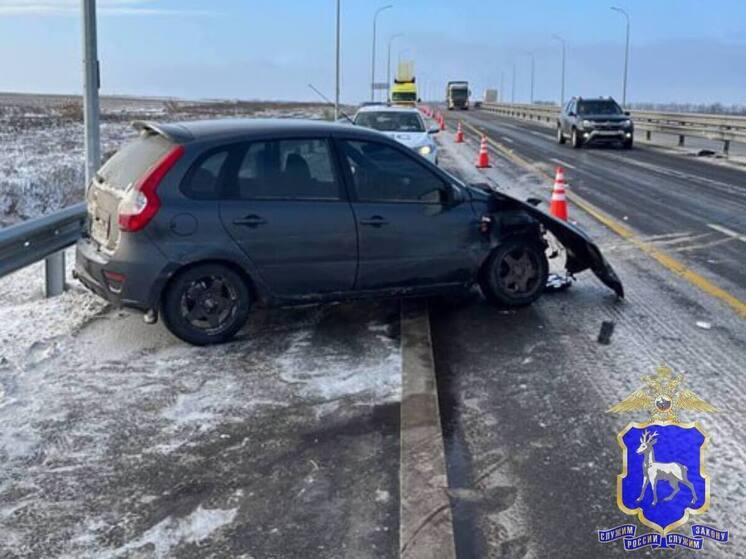 В Самарской области девушка на «Калине» трижды влетела в дорожные ограждения